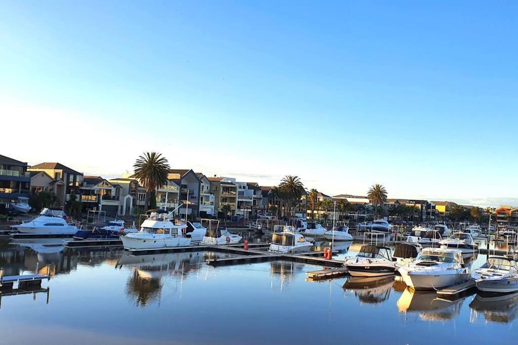Marina Magic Getaways - Your Waterfront Retreat Patterson Lakes 外观 照片